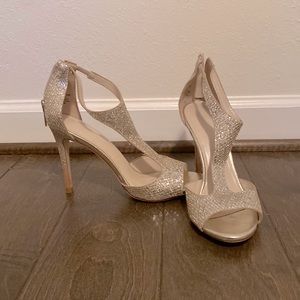 I am selling some silver glittery shoes that are size 7 1/2 in men’s.